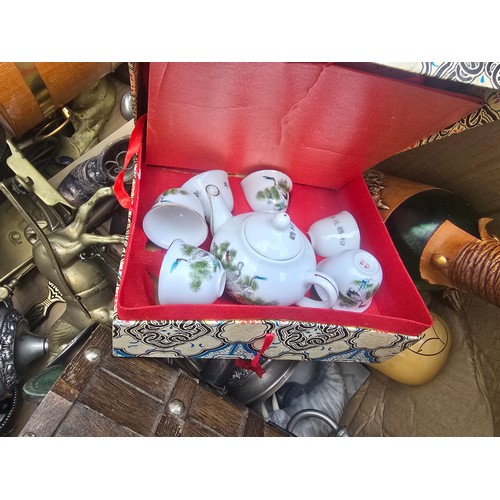 39 - Box of mixed vintage items & Curios - Antique and vintage shop clearance lot