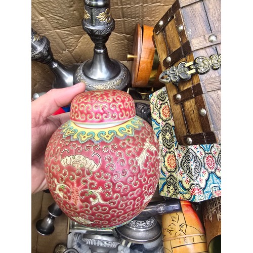 39 - Box of mixed vintage items & Curios - Antique and vintage shop clearance lot