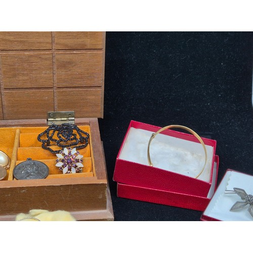 52 - A Mixed Lot of Jewellery to include some Silver