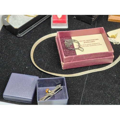 52 - A Mixed Lot of Jewellery to include some Silver