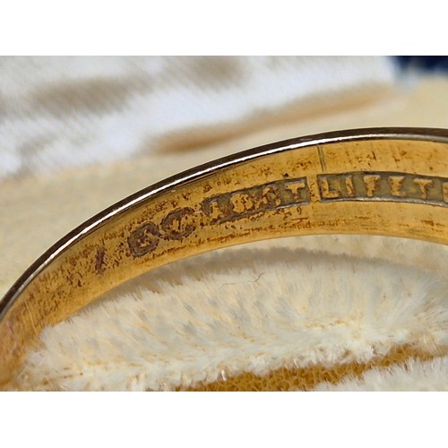 59 - An 18ct Gold Diamond and Sapphire Cluster Ring (approx. 4g)