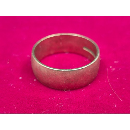 64 - A 9ct Gold Wedding Band by Slade & Woolfe Hallmarked London 1972 (approx 6.5g)