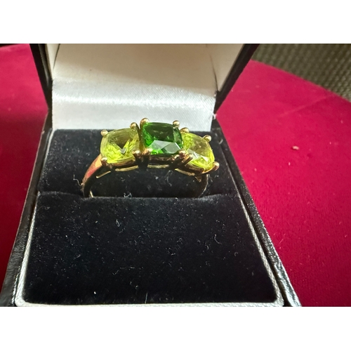 153 - 9ct Gold Peridot Ring 3.23g Size V/W