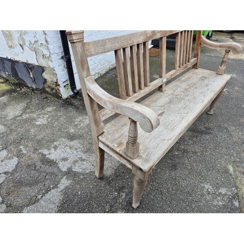 673 - A Good Quality Garden Bench (approx 151x95x38)