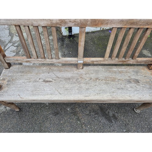 673 - A Good Quality Garden Bench (approx 151x95x38)