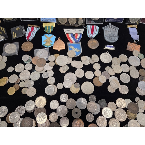 668L - A larged Mixed Lot of British and World Coinage and Medals