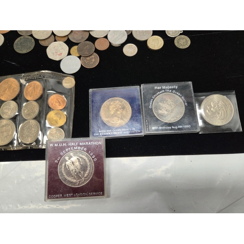 668L - A larged Mixed Lot of British and World Coinage and Medals