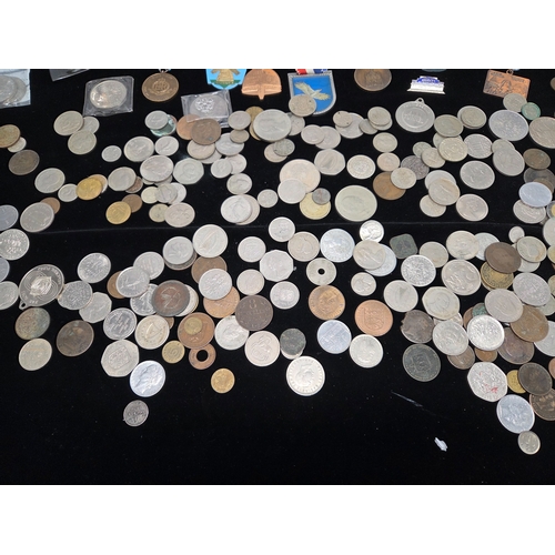 668L - A larged Mixed Lot of British and World Coinage and Medals