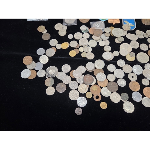 668L - A larged Mixed Lot of British and World Coinage and Medals