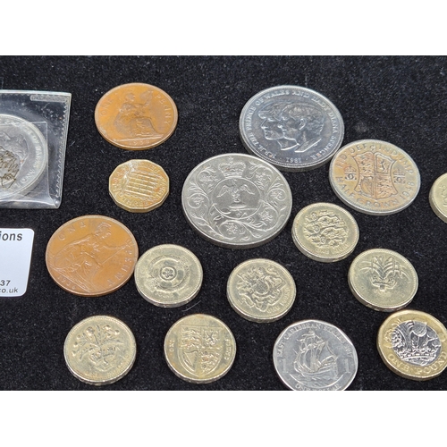 34 - A mixed lot of assorted UK Coins to include a £2 coins, £1 coins etc