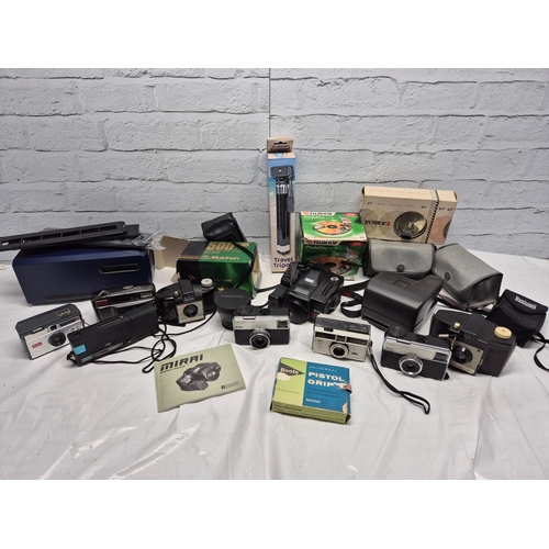 675B - A Collection of Vintage Cameras and Equipment to include Kodak Instamatics and Brownies, Polaroid an... 
