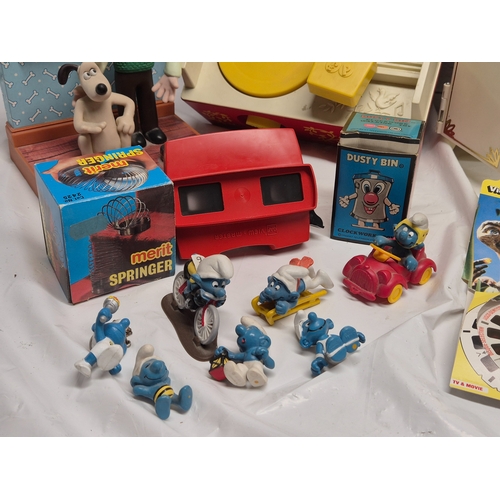 678D - A Collection of Vintage Toys and similar to include Snoopy Lunch Box, Paddington Mirror, View Master... 