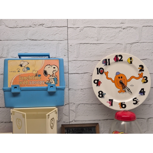 678D - A Collection of Vintage Toys and similar to include Snoopy Lunch Box, Paddington Mirror, View Master... 