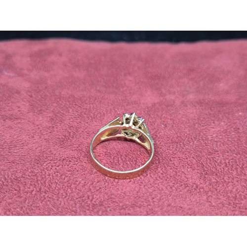669C - 9ct Gold Diamond and Sapphire Ring 3g