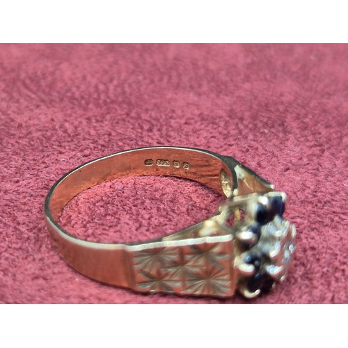 669C - 9ct Gold Diamond and Sapphire Ring 3g