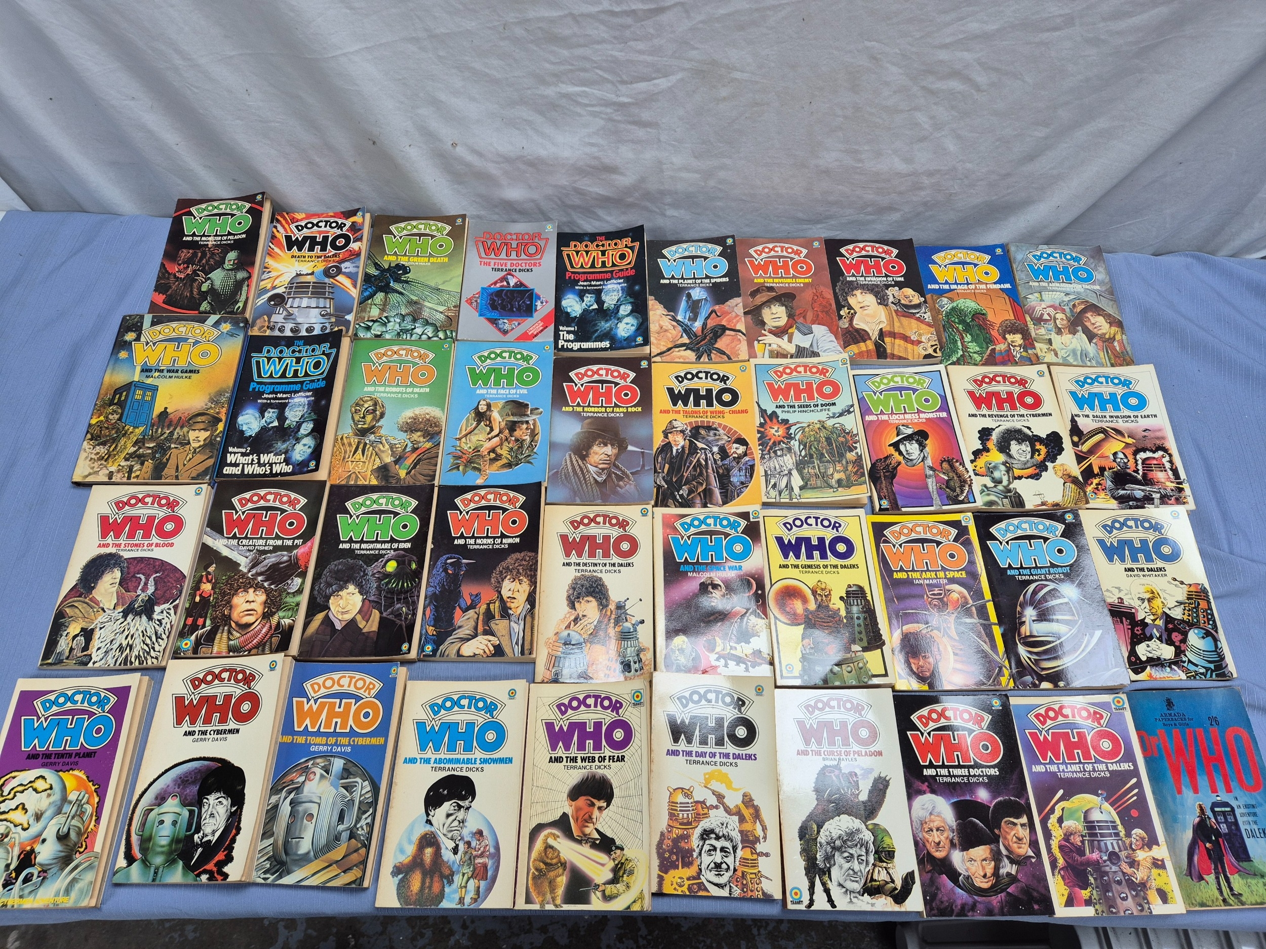 Collection of Doctor Who novelizations and guides.