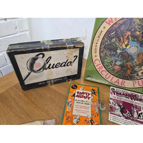 307 - A Collection of Vintage Puzzles and similar to include Waddington's Circular Jigsaws, Hats Off, Vint... 