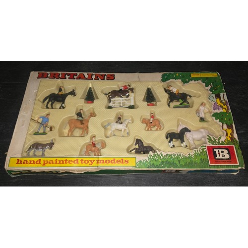 48A - Vintage Britains riding school set - boxed