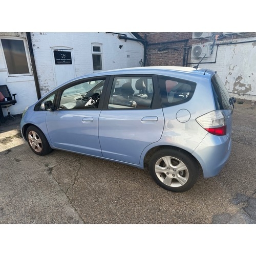 Honda Jazz i-VTEC, Semi- Automatic ULEZ Car. 32,544 Miles. One Key, Logbook will need applying for. No MOT. Starts and Drives. REG LB10 HNG