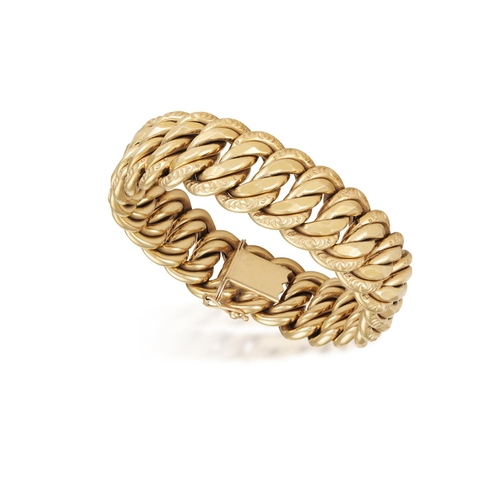 46 - A GOLD BRACELET, the wide double-curb link bracelet with chiselled edges, mounted in 18K gold, Frenc... 