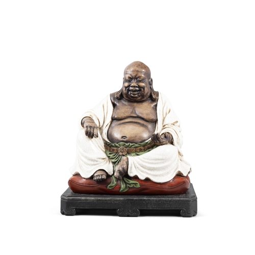 101 - A BIG ENAMELLED WARE SITTING MILEFO WITH WOODEN STAND  20?? ????????  China, 20th century  Size: 40 ... 