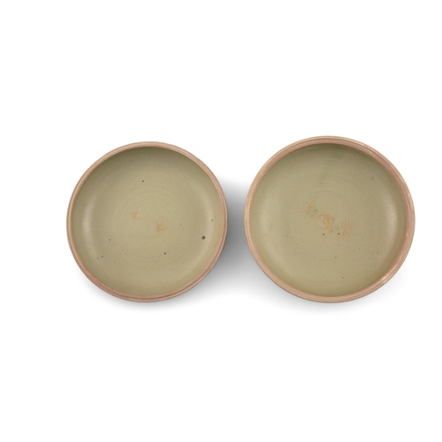 11 - *A YAOZHOU CELADON STYLE PORCELAIN FLOWER BOX AND COVER  20?? ???????  China, 20th century  H: 6,5... 