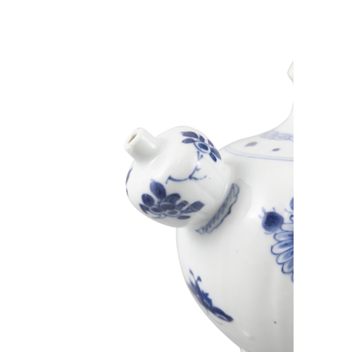112 - A BLUE AND WHITE KENDI VASE WITH CHRYSANTHEMUM  ??? ???????  China, Kangxi period  H: 22.8cm
