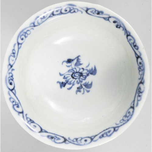 142 - A BLUE AND WHITE DRAGON STEM CUP  20?? ?????????  China, 20th century  D: 11.2cm