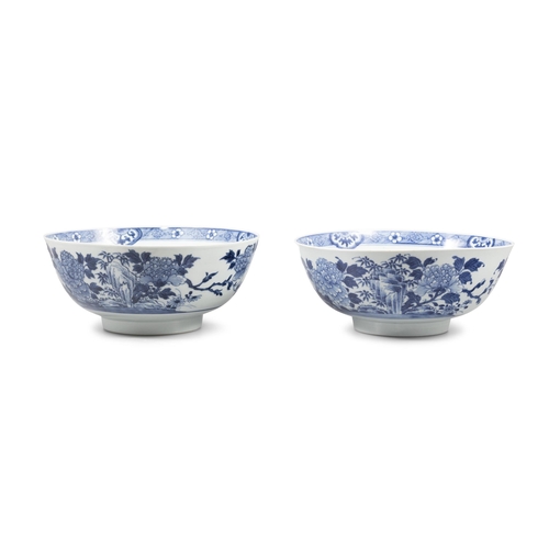 144 - A PAIR OF BIG BLUE AND WHITE FLOWERS BOWLS  ?18?? ?????????  China, 18th century.  D: 28.1cm  (2)