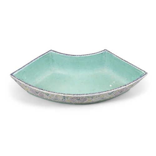 147 - A FAMILLE ROSE, FAN SHAPED CHARGER WITH LOTUS  19??? ????????  China, late 19th century  L: 37cm