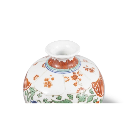 157 - A FAMILLE VERTE FLOWERS MEIPING  ??? ???????  China, Kangxi period  H: 20.2cm