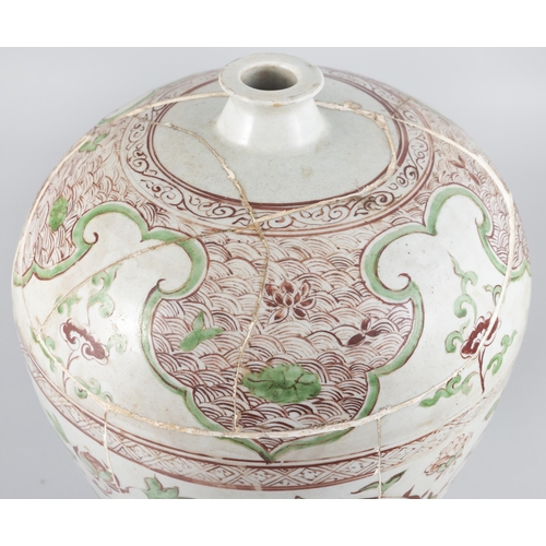 158 - A FAMILLE VERTE PEONY AND RUYI HEAD MEIPING VASE  ?? ?????????  China, Ming dynasty  H: 43cm