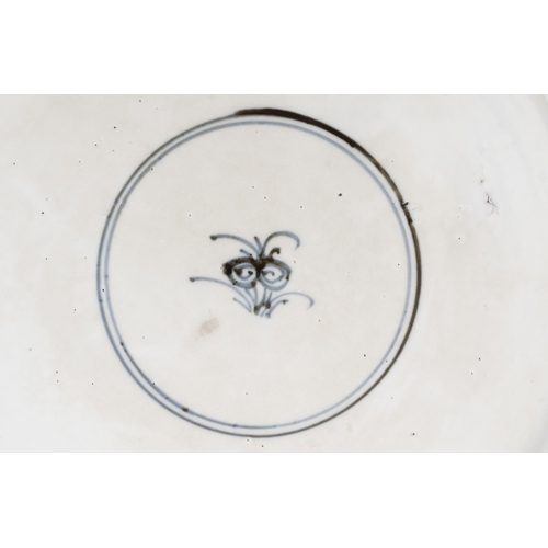 168 - A FAMILLE VERTE LADY WITH CHILDREN CHARGER  ??? ????????  China, Kangxi period  D: 36.8cm