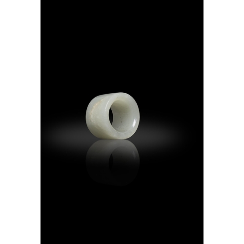 181 - A GROUP OF TWO JADE ARCHERS RINGS AND FISH  ??-20??????????????  D: 3.1cm; L: 8.2cm  (2)