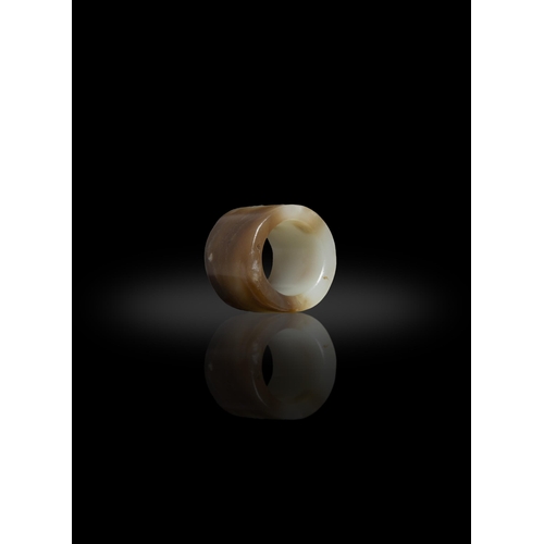 181 - A GROUP OF TWO JADE ARCHERS RINGS AND FISH  ??-20??????????????  D: 3.1cm; L: 8.2cm  (2)