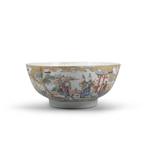 63 - A FAMILLE ROSE GILT BOWL DECORATED WITH FIGURES AT COURT  18?? ????????  China, 18th century  D: 30.... 