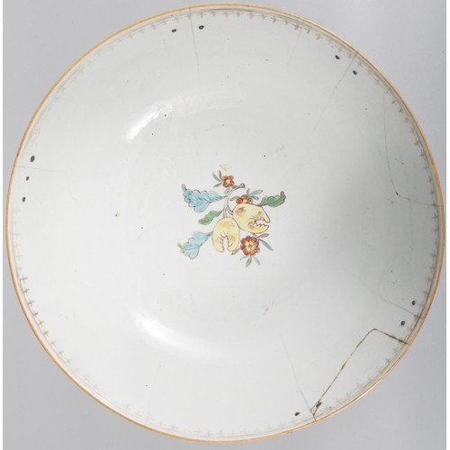 63 - A FAMILLE ROSE GILT BOWL DECORATED WITH FIGURES AT COURT  18?? ????????  China, 18th century  D: 30.... 