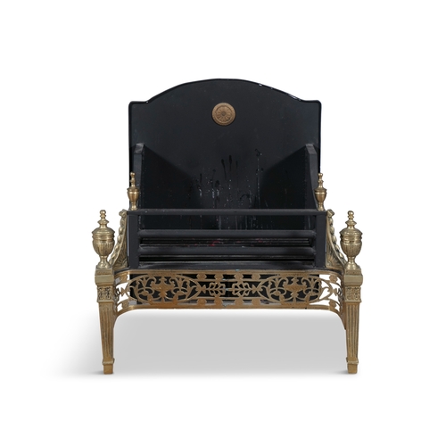 40 - A GEORGE III STYLE BRASS AND CAST IRON FIRE GRATE,   of neo-classical design, with arched backplate ... 