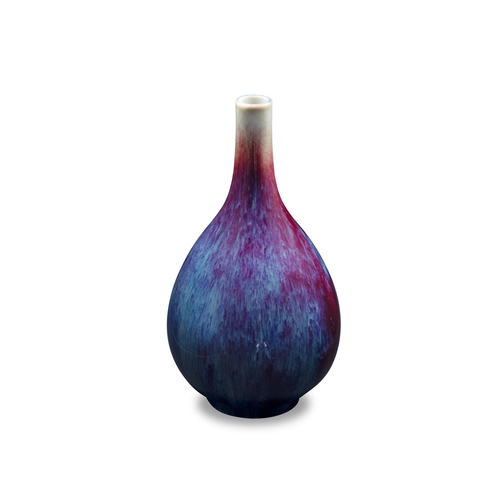 145 - A FLAMBE-GLAZED PEAR-SHAPED BOTTLE VASE  19世紀 窯變釉細頸瓶  China, 19th century  H: 22cm