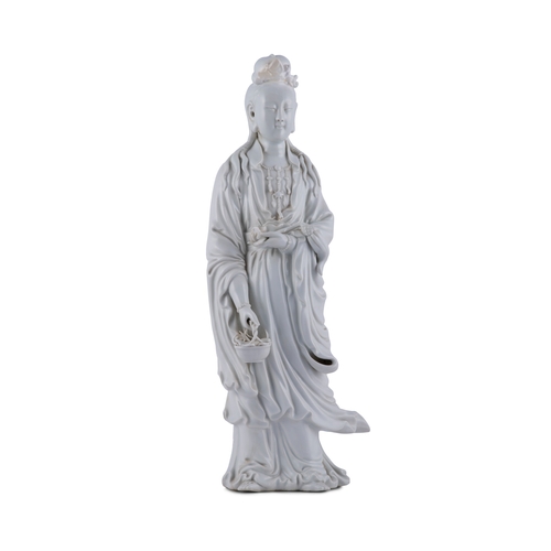 17 - A WHITE GLAZED STANDING GUANYIN, MARKED ZHU YONGCUN  20世紀 「朱永存造」青白瓷觀音立像  China, 20th century  crispl... 