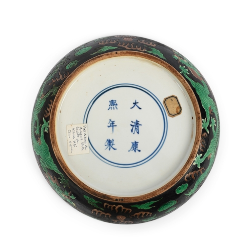 81 - A FAMILLE VERTE SANCAI ‘DRAGONS’ DISH, MARKED KANGXI  康熙款 素三彩龍紋盤  China, 20th century  Of circular s... 