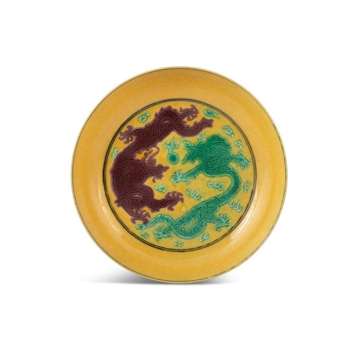 84 - A GREEN AND AUBERGINE-ENAMELLED YELLOW-GROUND 'DRAGON' DISH, MARKED XUANTONG.  20世紀 宣统款 黃地素三彩雲龍紋盤  C... 