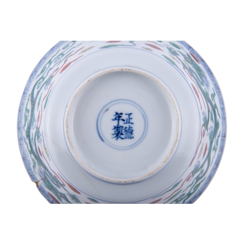 89 - A DOUCAI ‘DRAGON’ BOWL WITH APOCRYPHAL ZHENGDE MARK  清代 『正德年制』款 鬥彩雲龍紋碗  China, Qing dynasty  Decorat... 