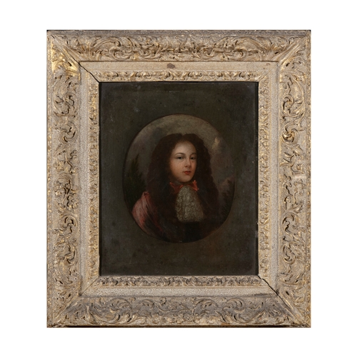 62 - DUTCH SCHOOL, 18TH CENTURY Portrait of a gentleman, half-length Oil on copper panel, 15 x 13 cm, ova... 