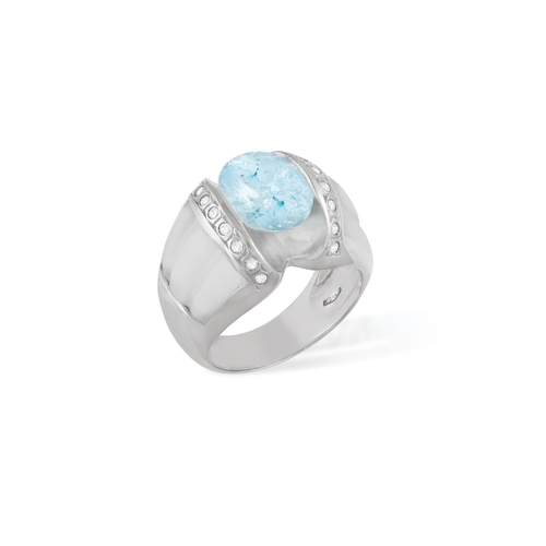 165 - AN AQUAMARINE, ROCK CRYSTAL AND DIAMOND DRESS RING  The oval-shaped aquamarine at the centre, betwee... 