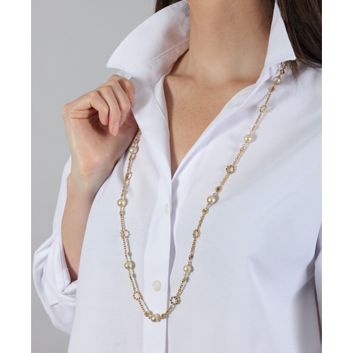 172 - A DIAMOND AND PEARL LONG CHAIN NECKLACE  The cable-link chain highlighted with cultured pearls, inte... 