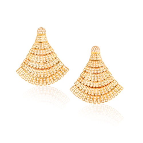 179 - A PAIR OF DIAMOND EARRINGS  Of articulated fan-shaped design, pavé-set with brilliant-cut diamonds t... 