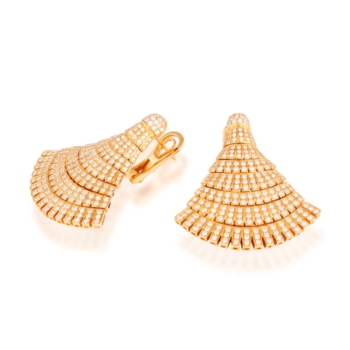 179 - A PAIR OF DIAMOND EARRINGS  Of articulated fan-shaped design, pavé-set with brilliant-cut diamonds t... 