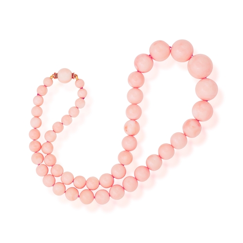 206 - A CORAL BEAD NECKLACE  Composed of a single graduated row of coral corallium secundum beads measurin... 