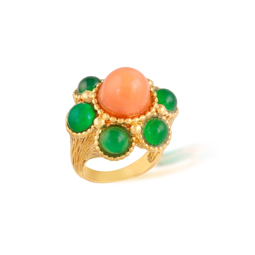 57 - ATTRIBUED TO ANDRÉ VASSORT FOR H. MARTIN: AN AGATE AND CORAL DRESS RING, CIRCA 1975  Centring a circ... 